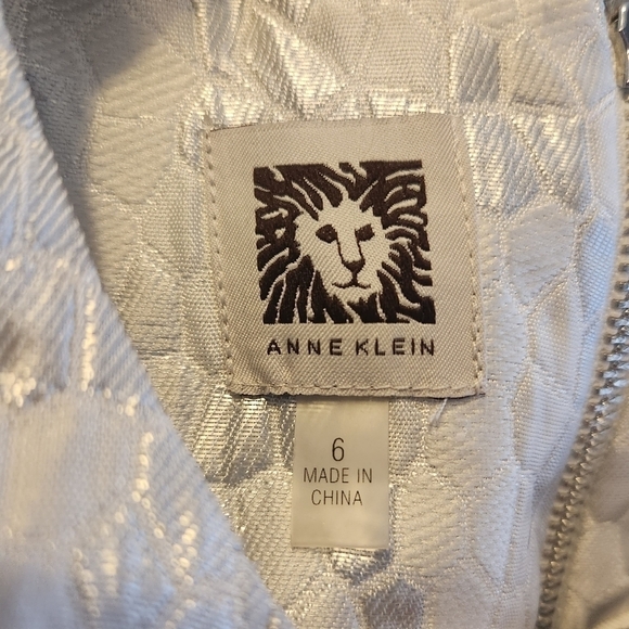 ANN Klein Sliver/White Tulip Dress pleated size 6 - Picture 7 of 11